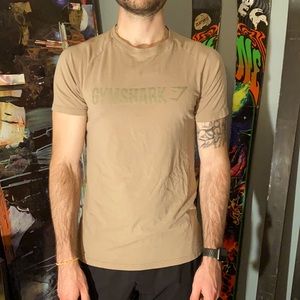 Gymshark beige logo tee